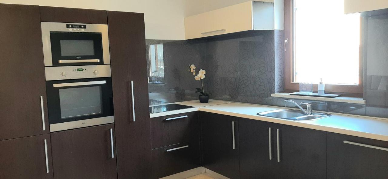 Traumferienwohnung: Meerblick-Apartment mit Privatpool in Istrien Liznjan Exterior photo