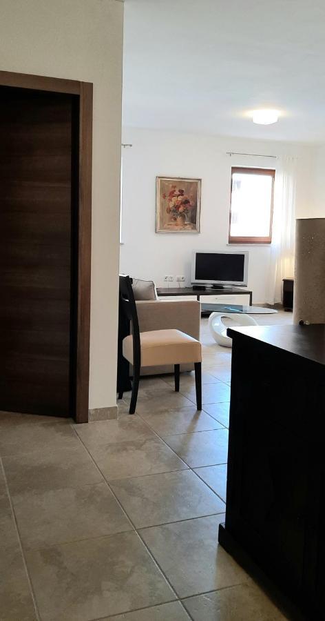 Traumferienwohnung: Meerblick-Apartment mit Privatpool in Istrien Liznjan Exterior photo