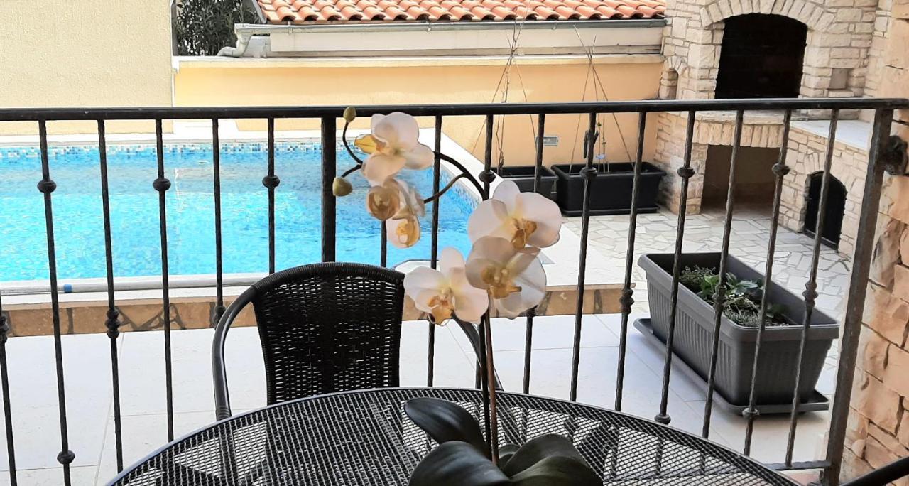 Traumferienwohnung: Meerblick-Apartment mit Privatpool in Istrien Liznjan Exterior photo